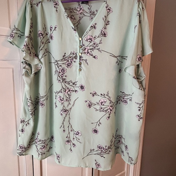 Liz Claiborne Tops - Liz Claiborne Mint Green Floral Blouse